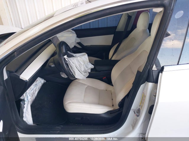 40704285 :رقم المزاد ، 5YJ3E1EB3JF082243 vin ، 2018 Tesla Model 3 Long Range/performance مزاد بيع
