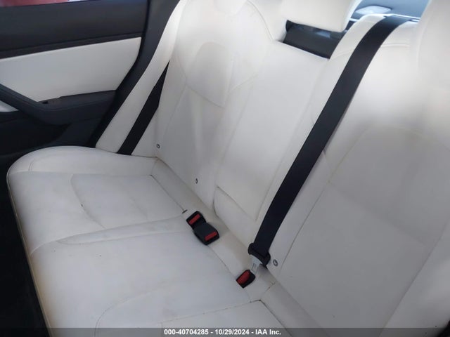 40704285 :رقم المزاد ، 5YJ3E1EB3JF082243 vin ، 2018 Tesla Model 3 Long Range/performance مزاد بيع