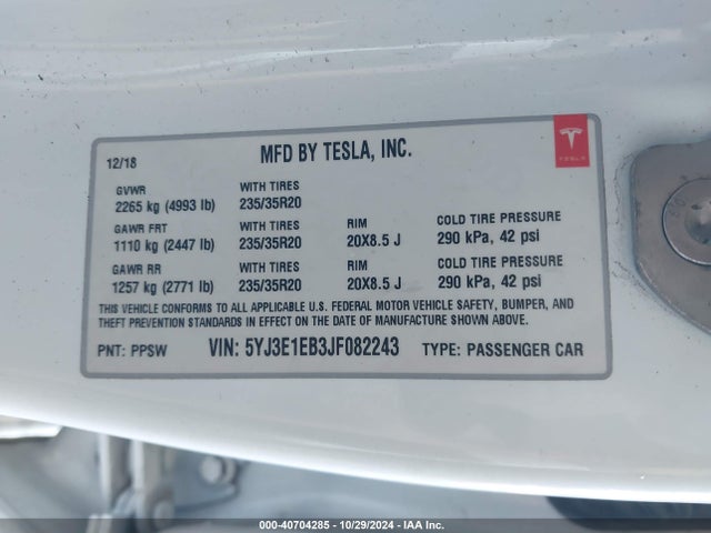 40704285 :رقم المزاد ، 5YJ3E1EB3JF082243 vin ، 2018 Tesla Model 3 Long Range/performance مزاد بيع