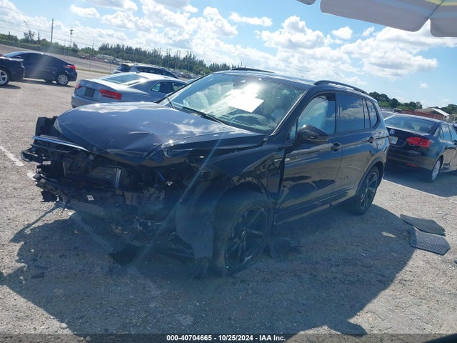 3VVCB7AX4PM082657 Volkswagen Tiguan 2.0t Se R-line Black
