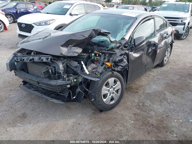 KIA FORTE LX 2017 3KPFK4A72HE073462 Image 2