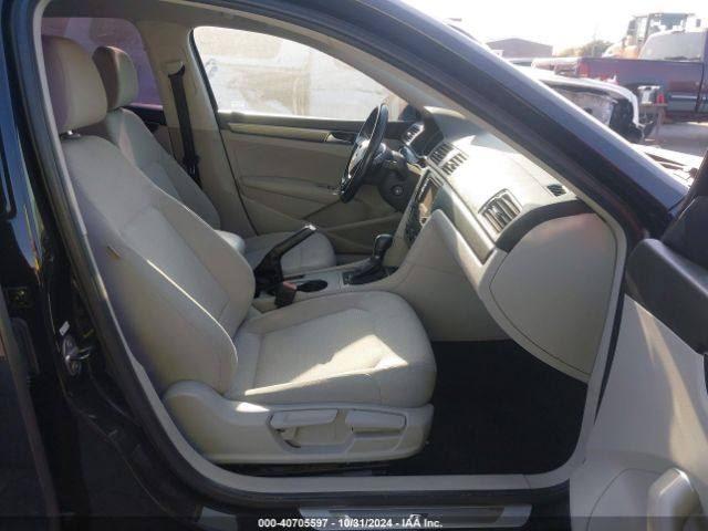1VWAT7A35GC062304 Volkswagen Passat 1.8t R-line