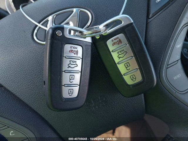 Продажа на аукционе авто 2013 Hyundai Sonata Limited, vin: 5NPEC4AC4DH577717, номер лота: 40705645