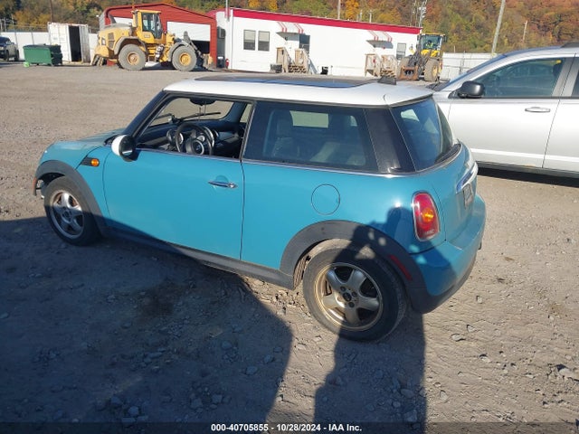 2009 MINI COOPER WMWMF33529TW78511 Photo 2
