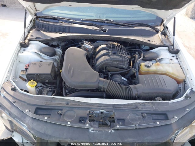 Chrysler 300 2019 2C3CCABG0KH601223 Image 10