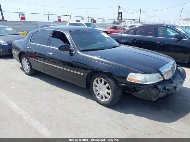 Продажа на аукционе авто 2011 Lincoln Town Car Signature Limited, vin: 2LNBL8CV9BX750969, номер лота: 40706059