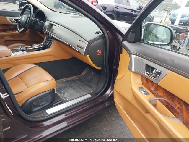 2012 JAGUAR XF SAJWA0HB9CLS28189 Photo 4