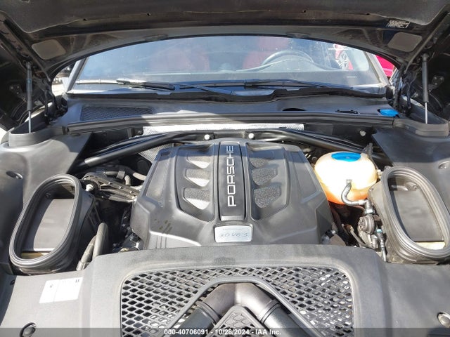 2017 PORSCHE MACAN WP1AB2A59HLB14608 Photo 9