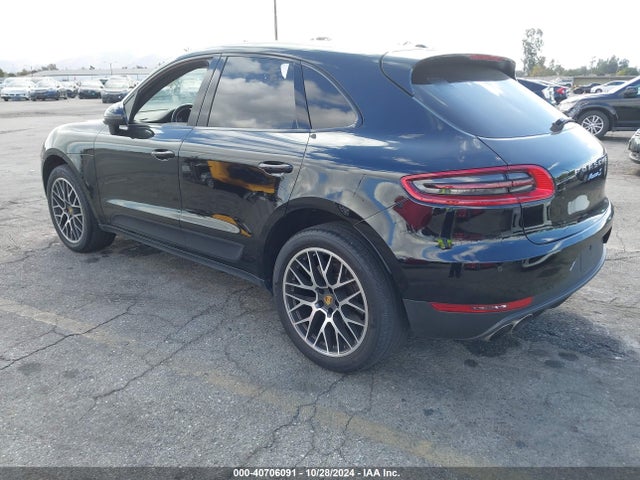 2017 PORSCHE MACAN WP1AB2A59HLB14608 Photo 2