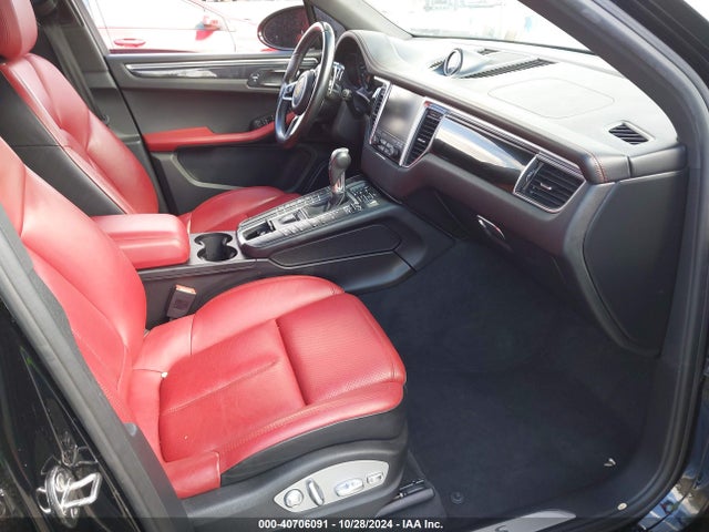 2017 PORSCHE MACAN WP1AB2A59HLB14608 Photo 4
