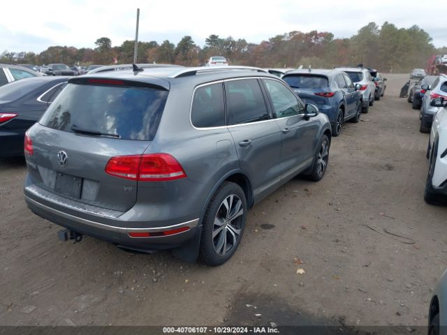 2017 VOLKSWAGEN TOUAREG WVGRF7BP1HD000775 Photo 3