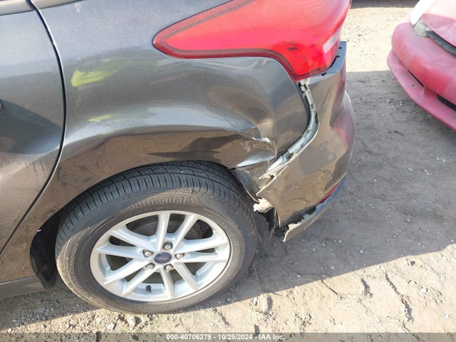 Ford FOCUS SE 2015 1FADP3K21FL293322 Image 17