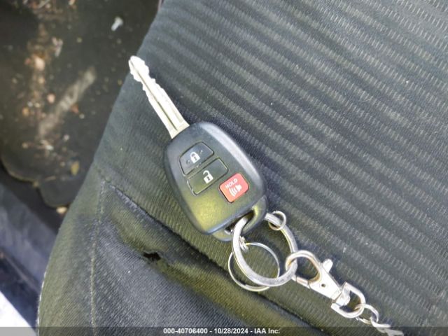 2T3RFREVXFW352554 Toyota Rav4 Xle