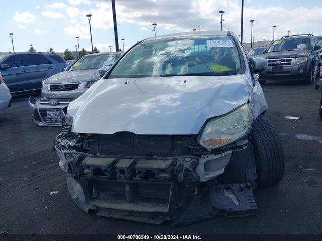 1FADP3K22EL414115 Ford FOCUS SE