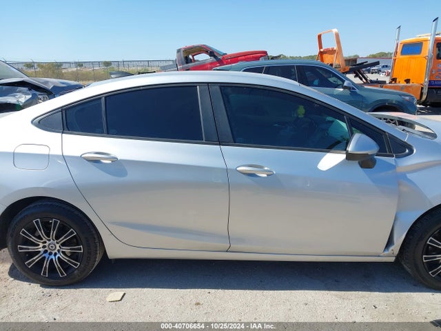 Chevrolet Cruze Ls Auto 2018 1G1BC5SM1J7188106 Image 13