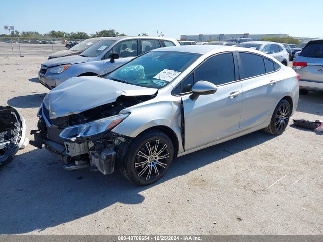 Chevrolet Cruze Ls Auto 2018 1G1BC5SM1J7188106 Image 2