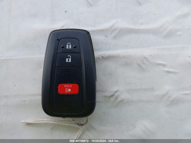 Toyota Prius Three 2017 JTDKARFU6H3050013 Image 11