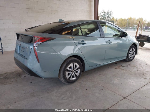 JTDKARFU6H3050013 Toyota Prius Three