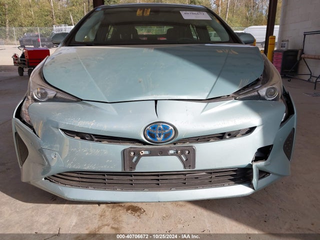 JTDKARFU6H3050013 Toyota Prius Three