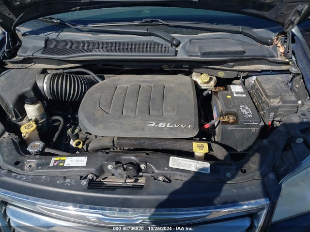 2C4RC1GG3ER372467 Chrysler Town & Country Limited
