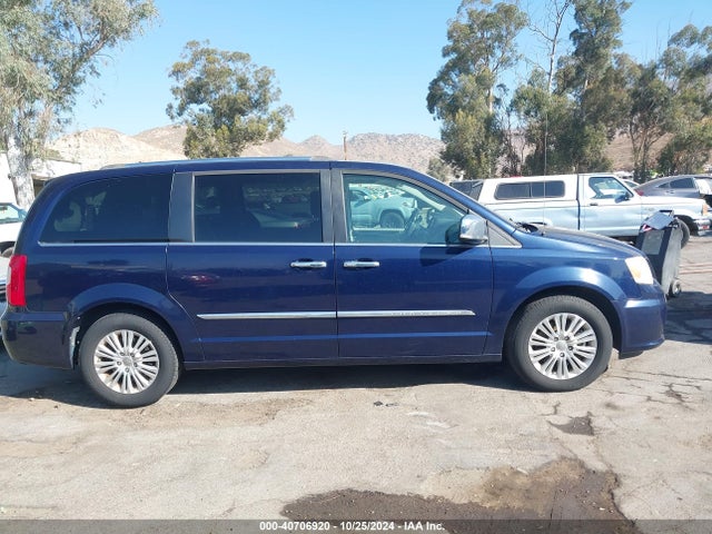 2C4RC1GG3ER372467 Chrysler Town & Country Limited