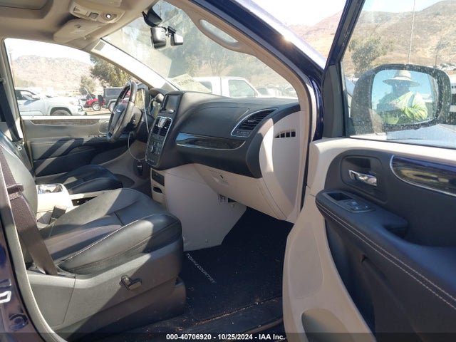 2C4RC1GG3ER372467 Chrysler Town & Country Limited