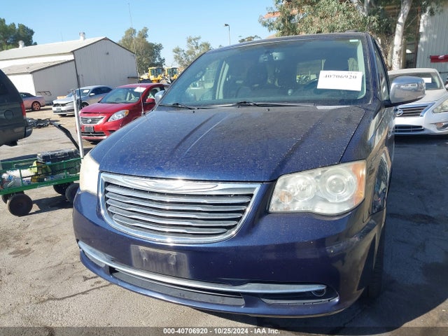 2C4RC1GG3ER372467 Chrysler Town & Country Limited