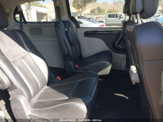 2C4RC1GG3ER372467 Chrysler Town & Country Limited