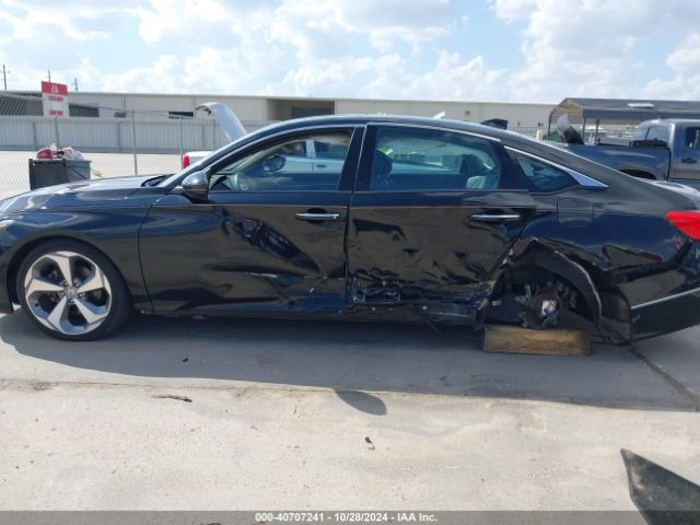 1HGCV2F90JA008855 Honda Accord Touring 2.0t