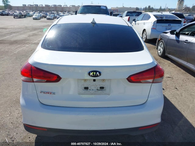 KIA FORTE LX 2017 3KPFK4A77HE156255 Image 16