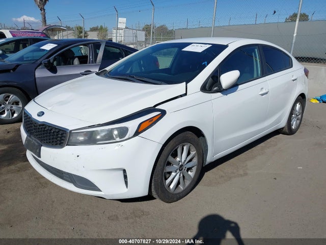 KIA FORTE LX 2017 3KPFK4A77HE156255 Image 2