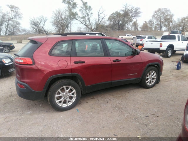 1C4PJMAB7FW570599 Jeep Cherokee Sport