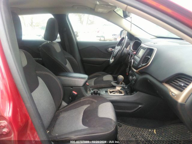 1C4PJMAB7FW570599 Jeep Cherokee Sport