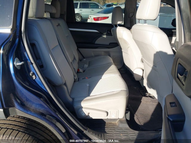Toyota Highlander Le Plus V6 2016 5TDZKRFH2GS125771 Image 8