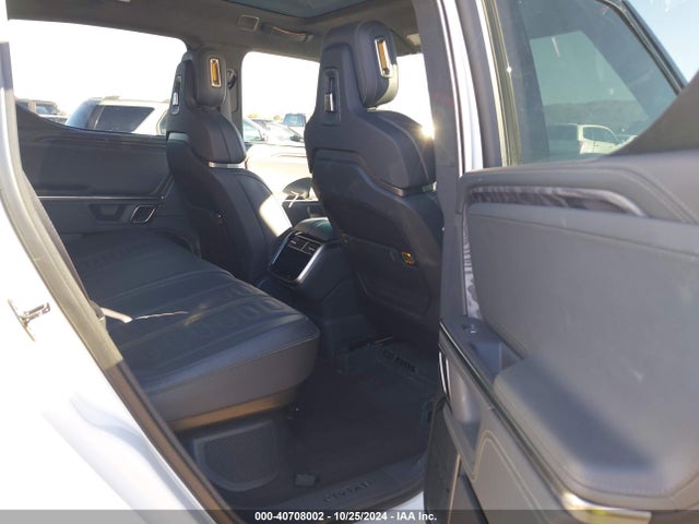 Rivian R1t Launch Edition 2022 7FCTGAAL3NN000280 Image 8