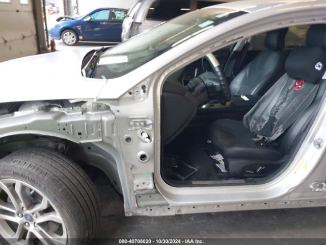3FA6P0RU1KR206853 Ford Fusion Hybrid Titanium