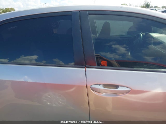 Toyota COROLLA LE 2018 5YFBURHE1JP813663 Image 13