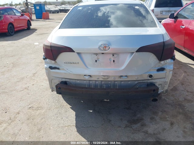 Toyota COROLLA LE 2018 5YFBURHE1JP813663 Image 16
