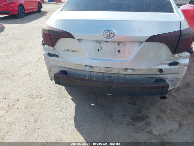 Toyota COROLLA LE 2018 5YFBURHE1JP813663 Image 19