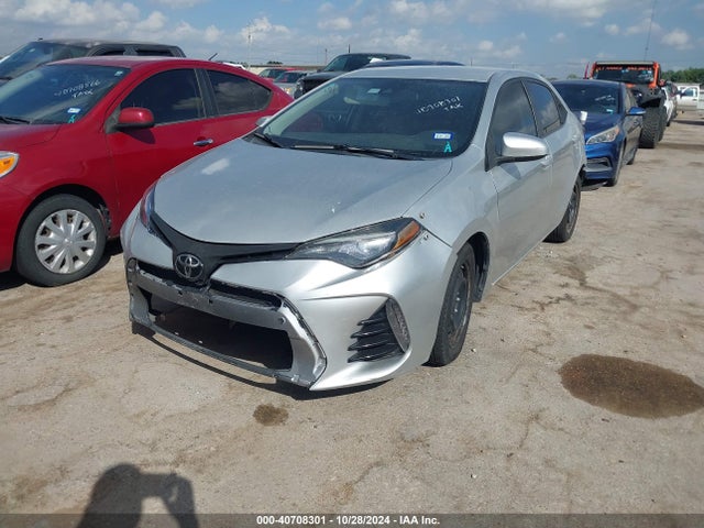Toyota COROLLA LE 2018 5YFBURHE1JP813663 Image 2