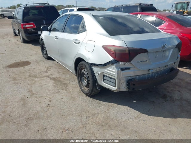 Toyota COROLLA LE 2018 5YFBURHE1JP813663 Image 3
