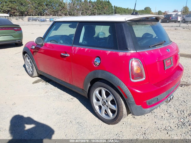 2007 MINI COOPER S WMWMF73577TV32027 Photo 2