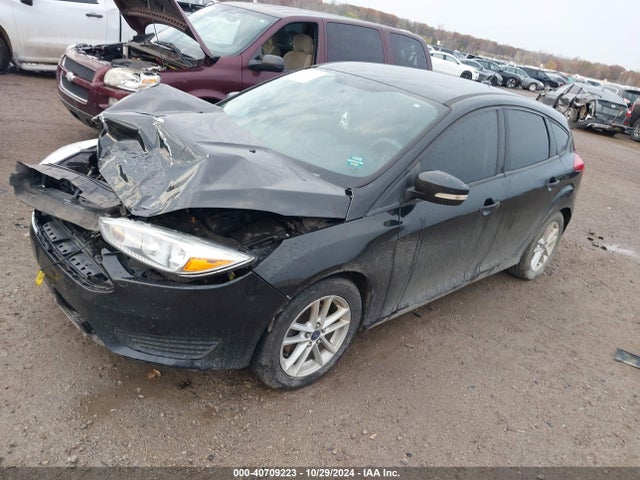 Ford FOCUS SE 2015 1FADP3K29FL308620 Image 2
