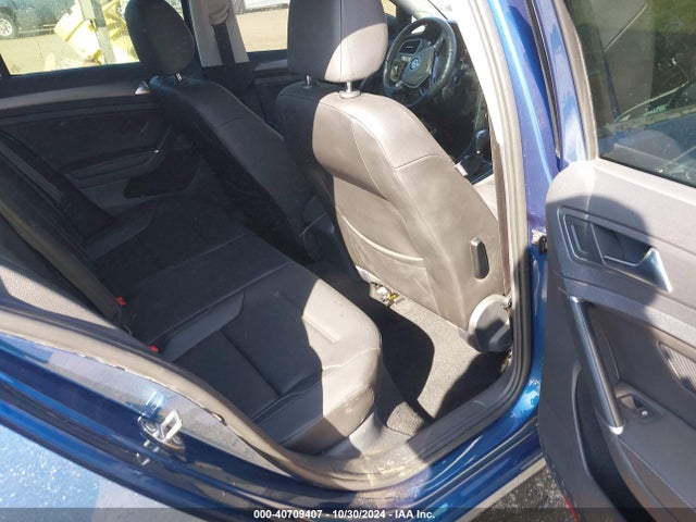3VWG57AU1KM025495 Volkswagen Golf 1.4t S/1.4t Se