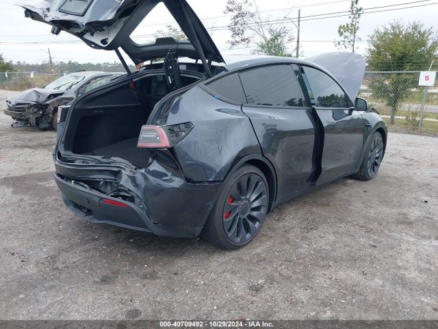 2024 TESLA MODEL Y 7SAYGDEF5RA288177 Photo 3