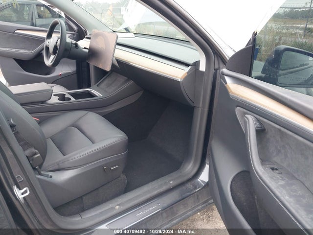2024 TESLA MODEL Y 7SAYGDEF5RA288177 Photo 4