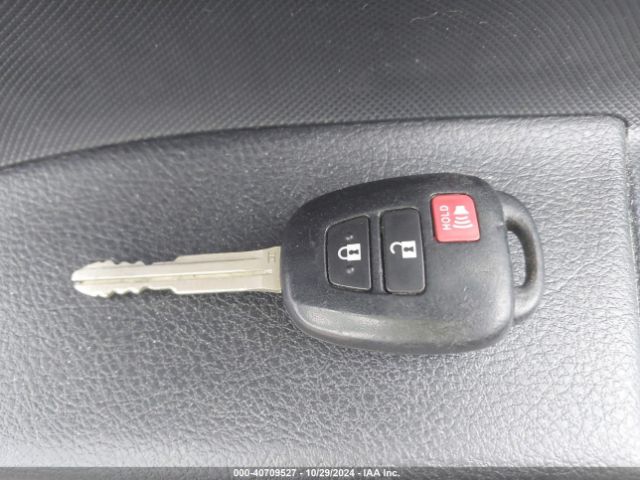JTDKDTB37J1606137 Toyota Prius C Two