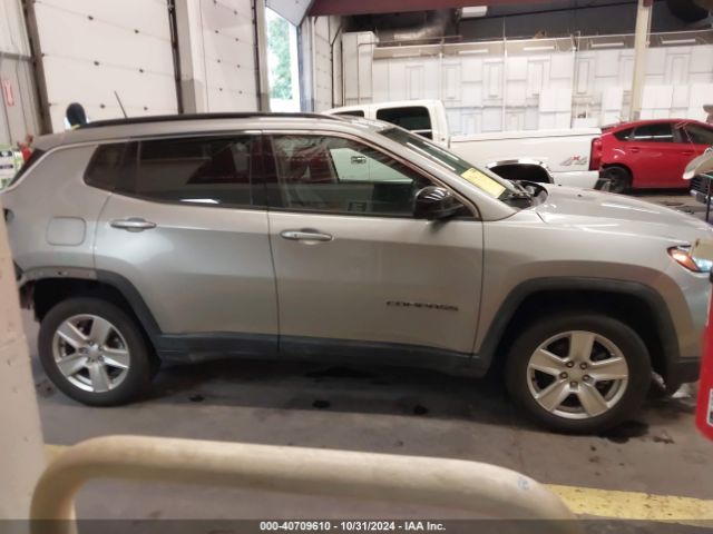 3C4NJDBB0NT111098 Jeep Compass Latitude 4x4