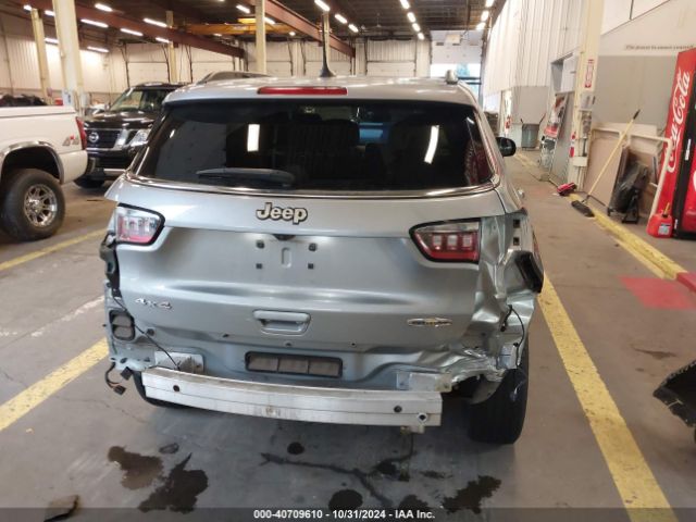 3C4NJDBB0NT111098 Jeep Compass Latitude 4x4