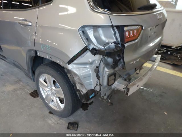 3C4NJDBB0NT111098 Jeep Compass Latitude 4x4